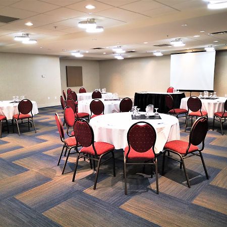 Holiday Inn Express And Suites Surrey By Ihg Εξωτερικό φωτογραφία