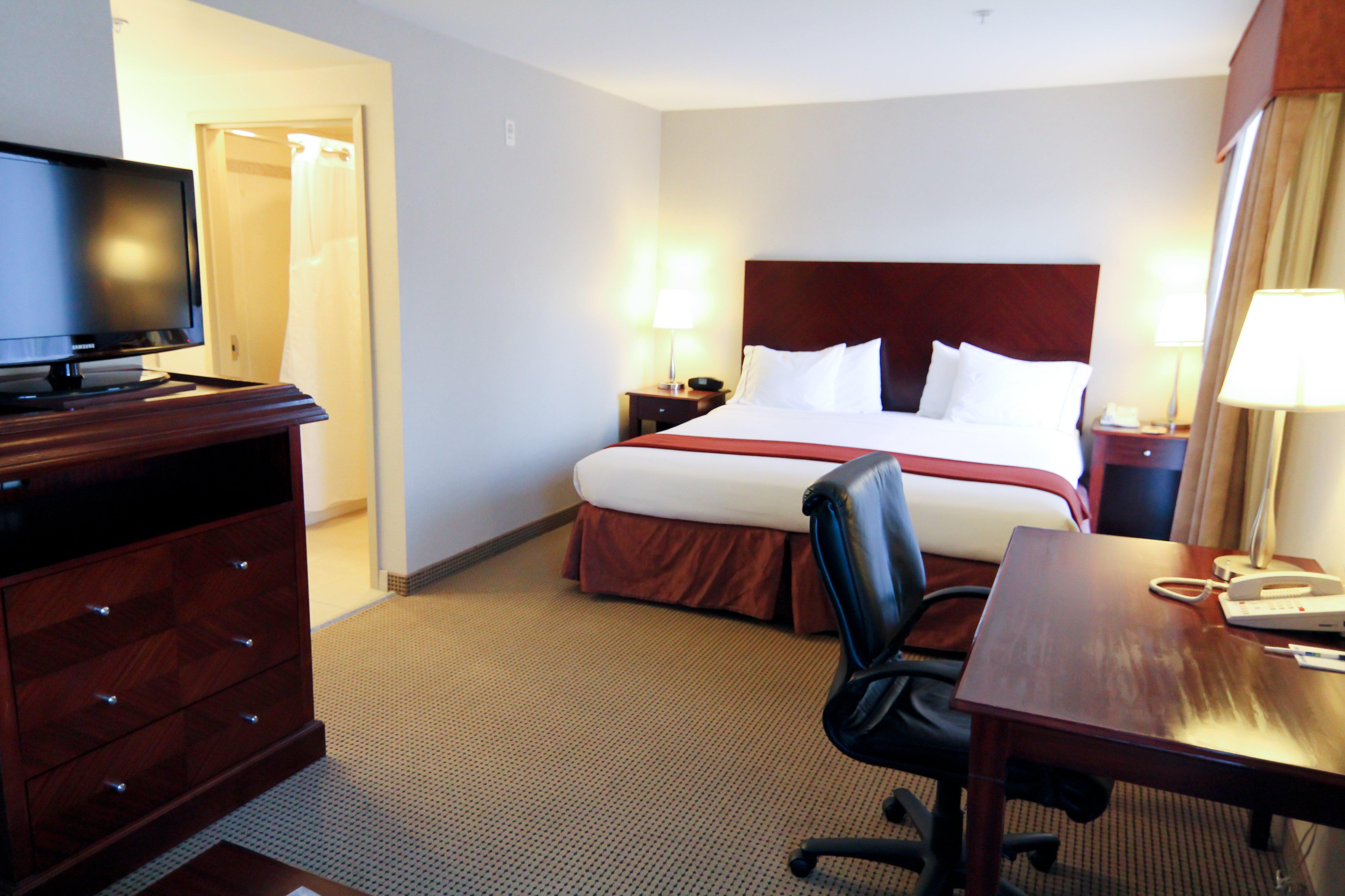 Holiday Inn Express And Suites Surrey By Ihg Εξωτερικό φωτογραφία