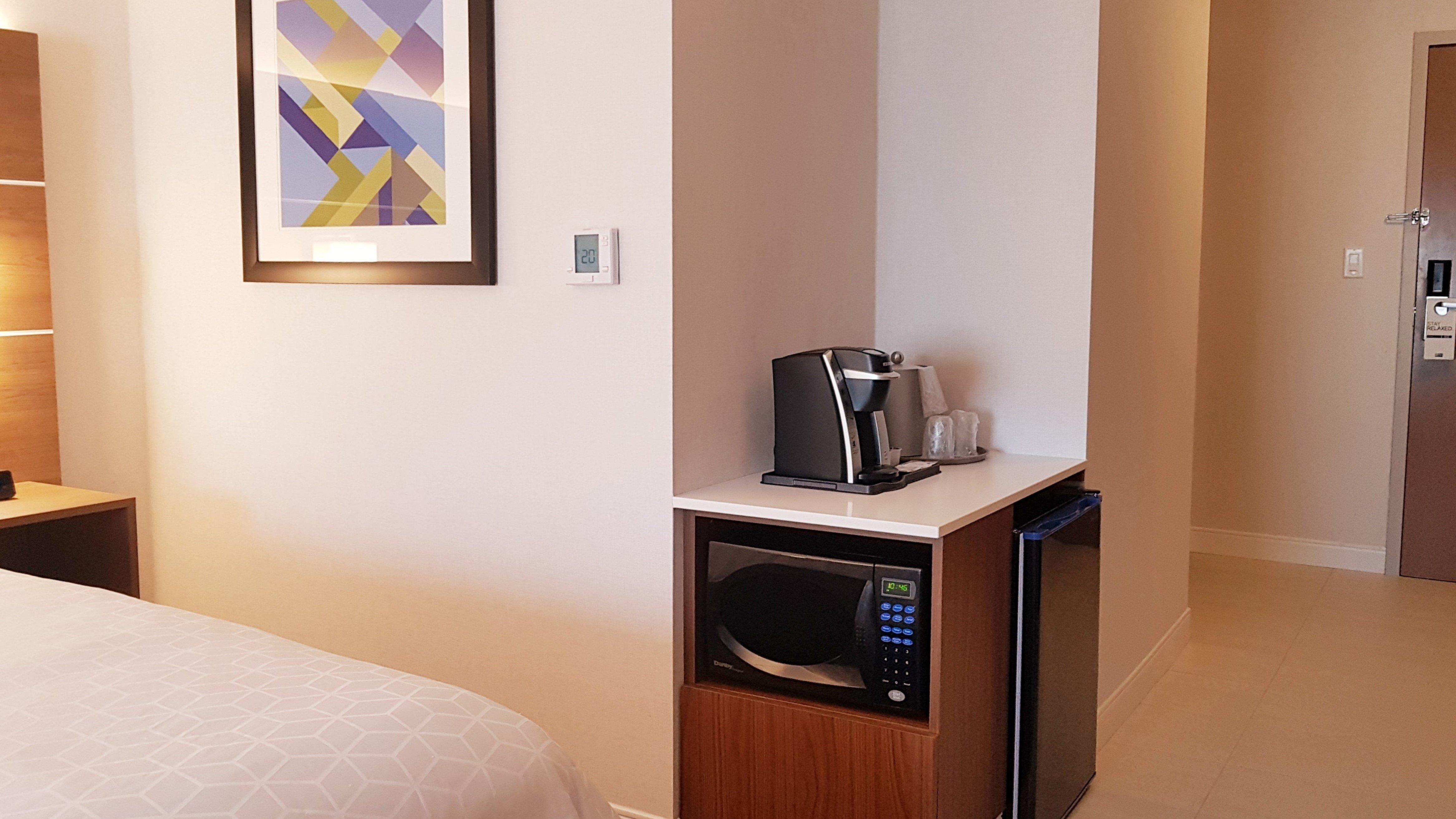 Holiday Inn Express And Suites Surrey By Ihg Εξωτερικό φωτογραφία