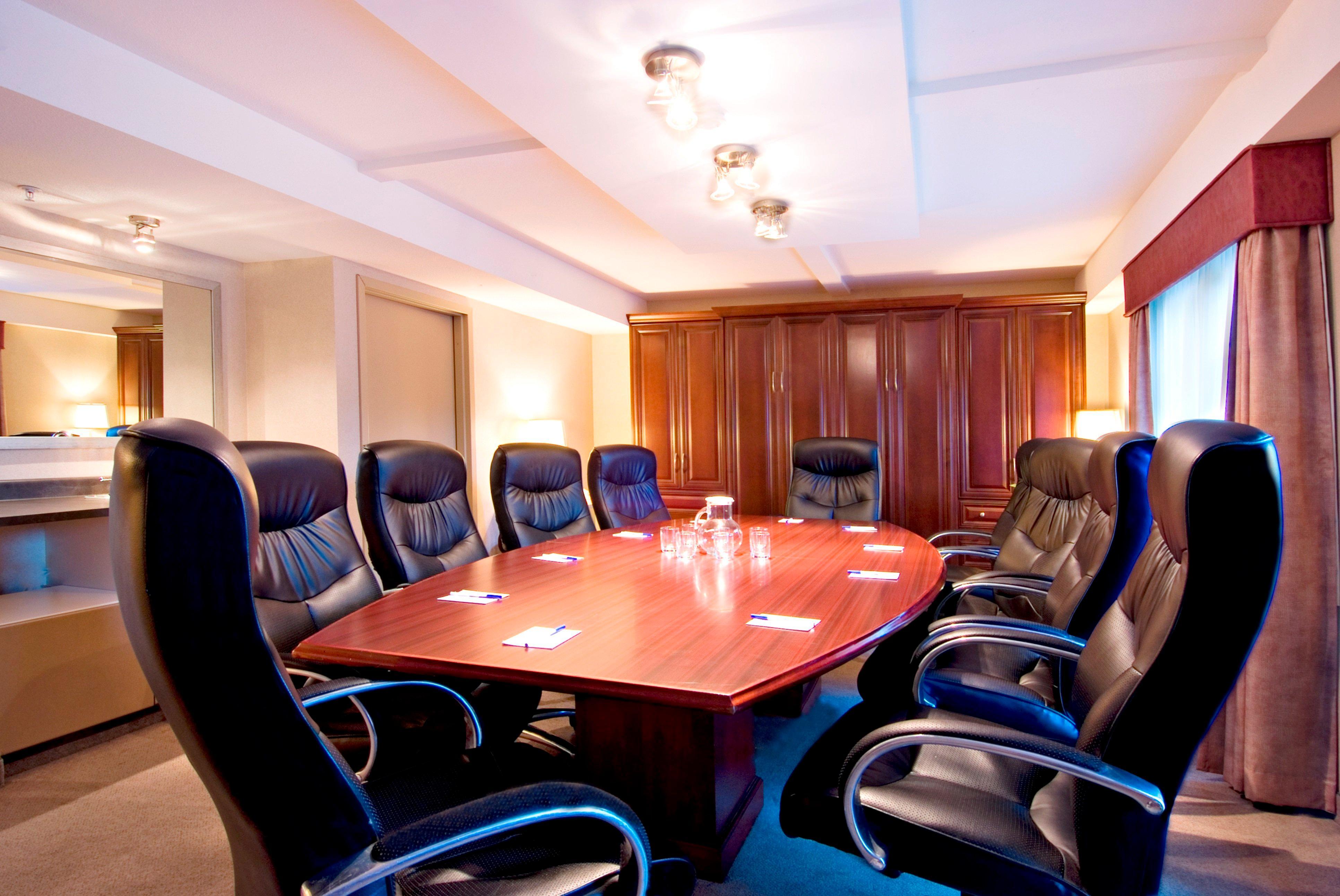 Holiday Inn Express And Suites Surrey By Ihg Εξωτερικό φωτογραφία