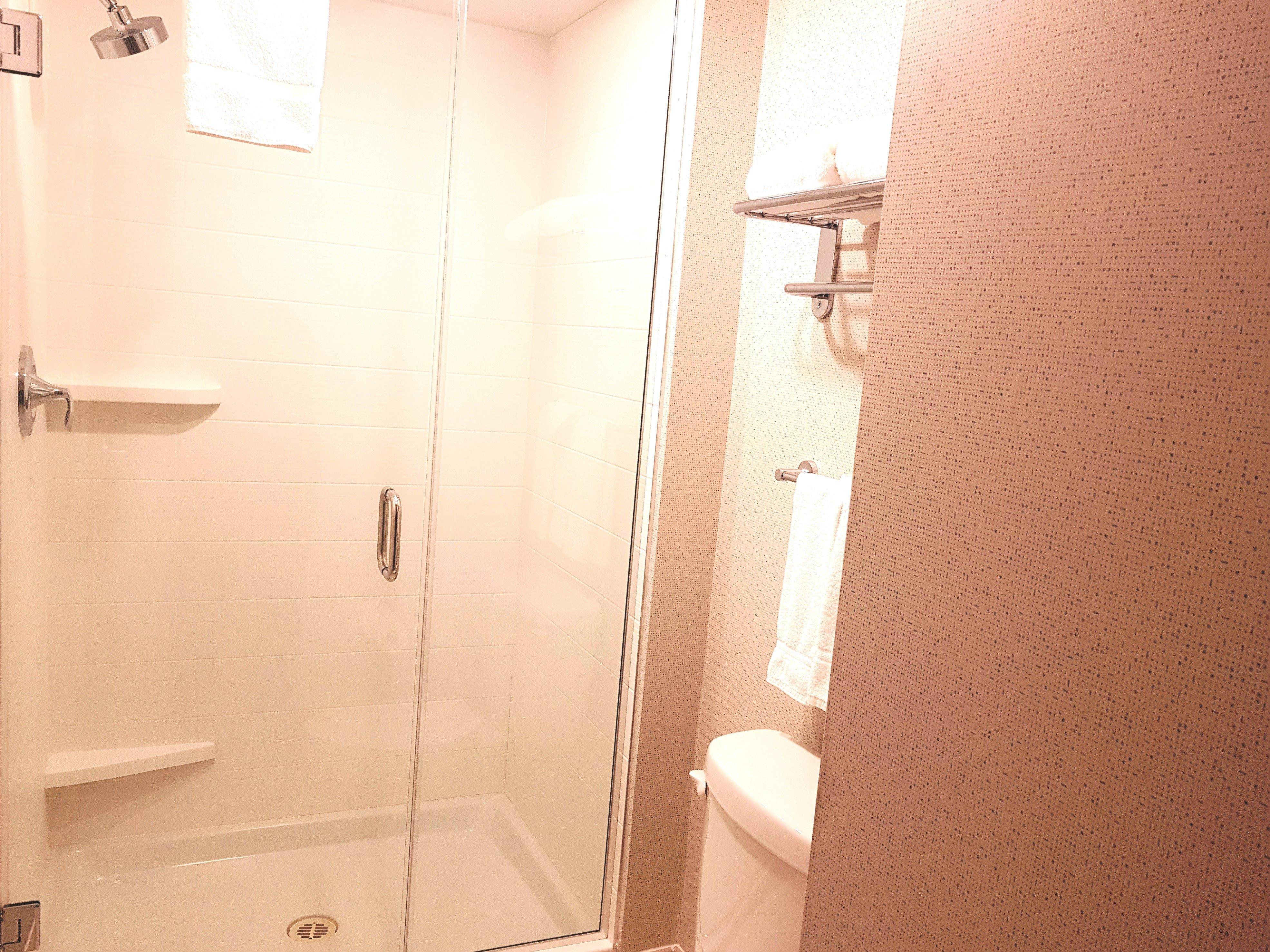 Holiday Inn Express And Suites Surrey By Ihg Εξωτερικό φωτογραφία
