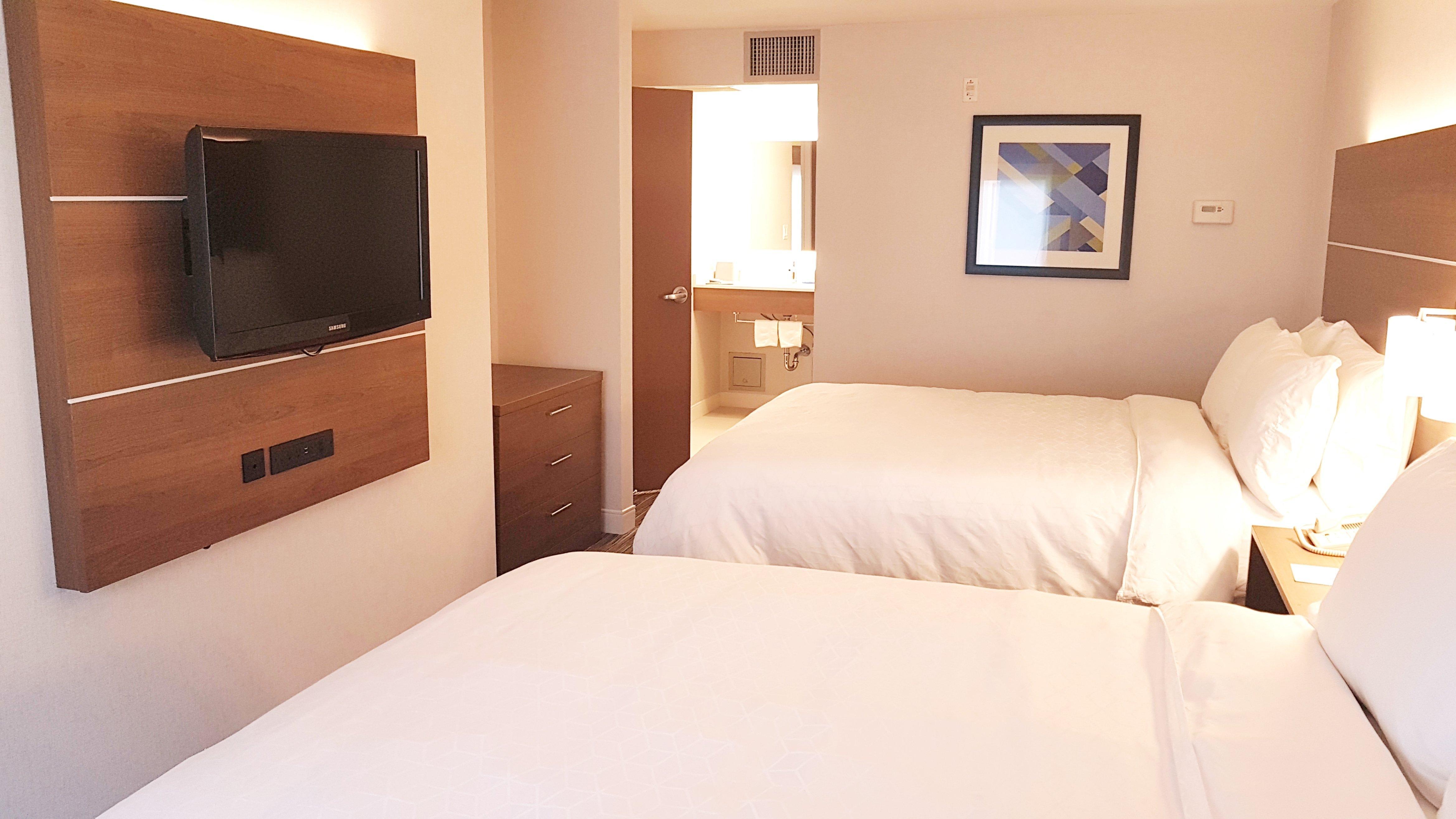 Holiday Inn Express And Suites Surrey By Ihg Εξωτερικό φωτογραφία