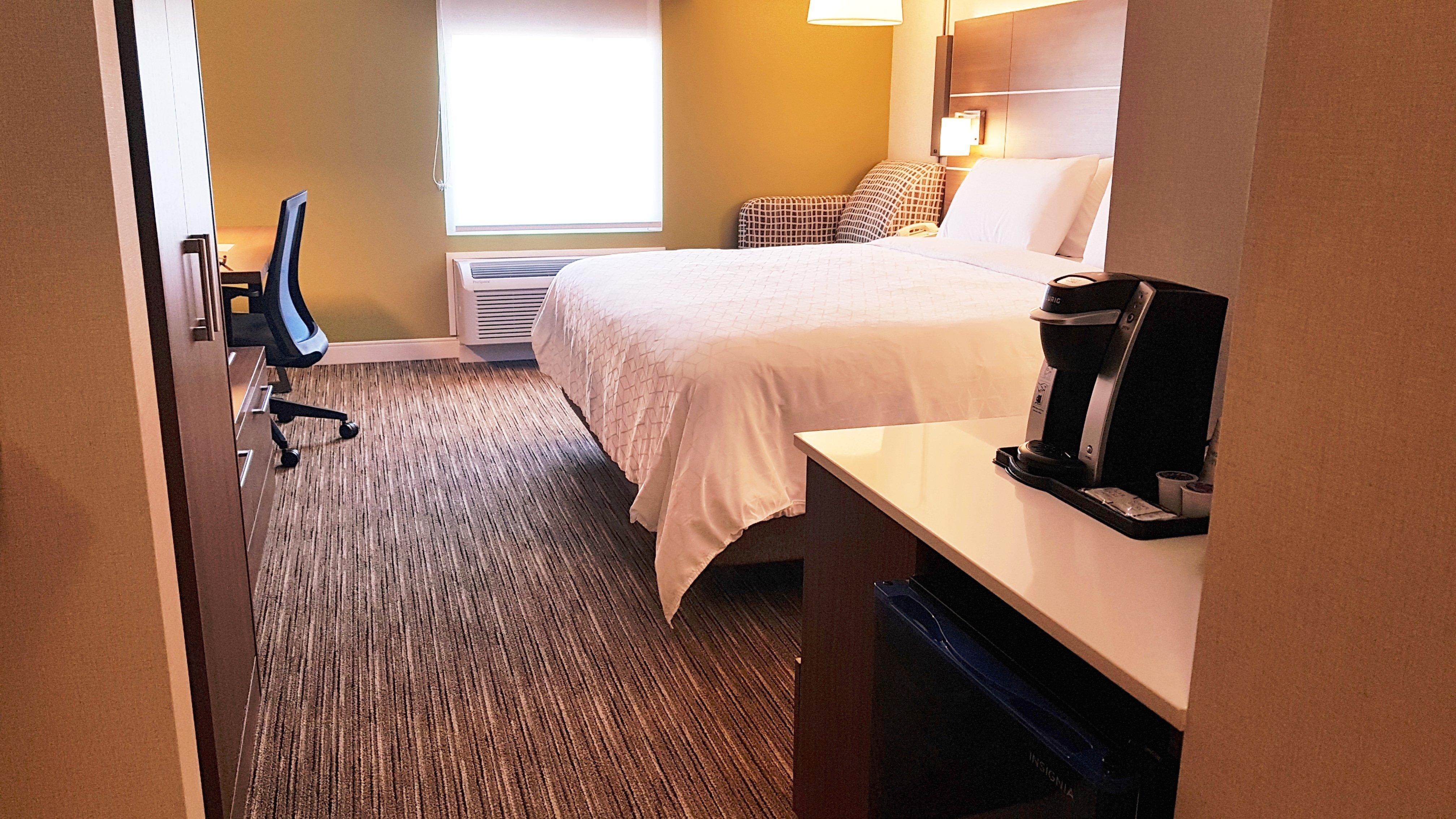 Holiday Inn Express And Suites Surrey By Ihg Εξωτερικό φωτογραφία