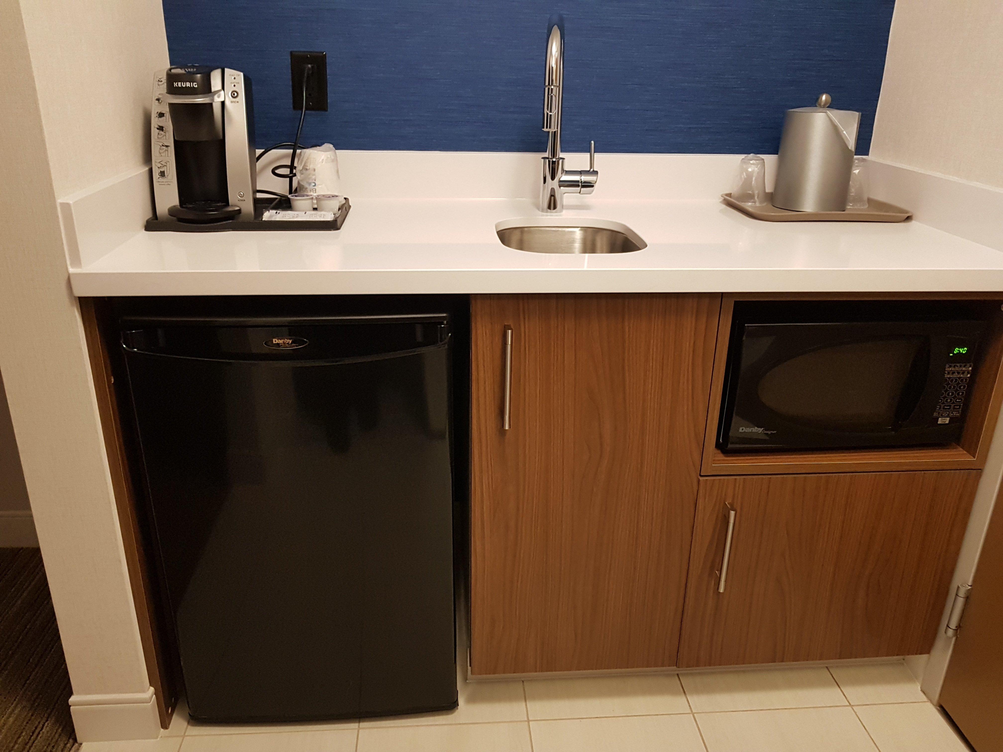 Holiday Inn Express And Suites Surrey By Ihg Εξωτερικό φωτογραφία