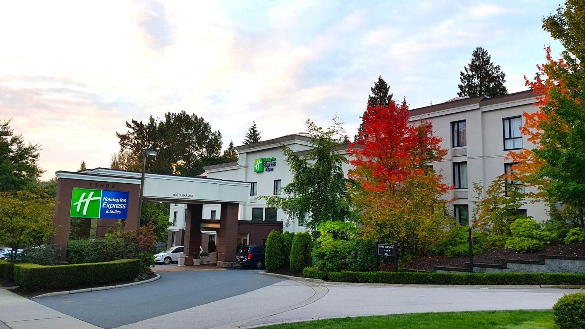 Holiday Inn Express And Suites Surrey By Ihg Εξωτερικό φωτογραφία